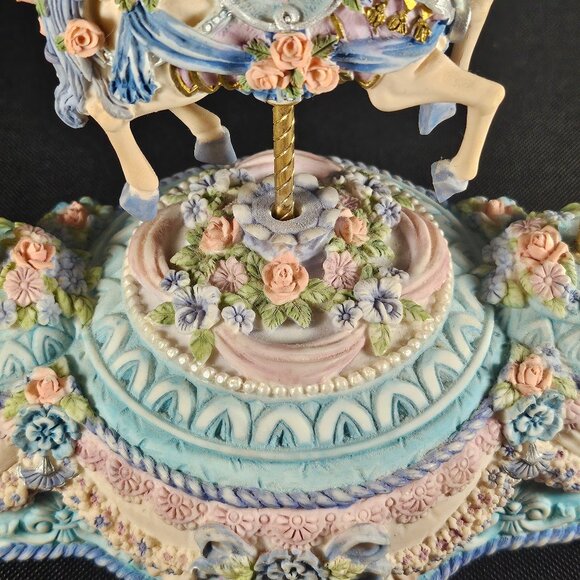 Vintage Classic Treasures Musical Animated Horse Carousel With Canopy In Box - Picture 7 of 12